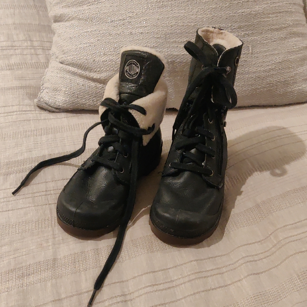 Palladium Kids Black and Cream Boots Black Leather with Cream Lining Sz 13.5